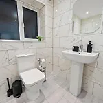 Altohaus Luxury 4br House By Altoluxo Short Lets & Serviced With Parking 布里斯托