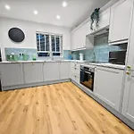 Altohaus Luxury 4br House By Altoluxo Short Lets & Serviced With Parking 公寓 *