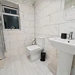 Altohaus Luxury 4br House By Altoluxo Short Lets & Serviced With Parking 公寓 *