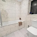 公寓 Altohaus Luxury 4br House By Altoluxo Short Lets & Serviced With Parking