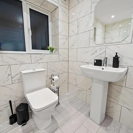 Altohaus Luxury 4br House By Altoluxo Short Lets & Serviced With Parking ブリストル