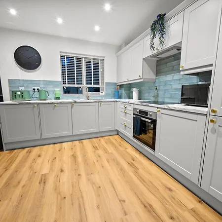 Altohaus Luxury 4br House By Altoluxo Short Lets & Serviced With Parking Апартаменты *