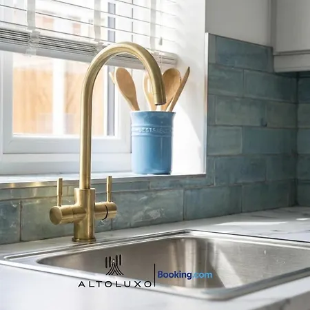 Altohaus Luxury 4br House By Altoluxo Short Lets & Serviced With Parking ブリストル