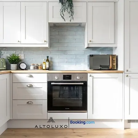 Altohaus Luxury 4br House By Altoluxo Short Lets & Serviced With Parking アパート