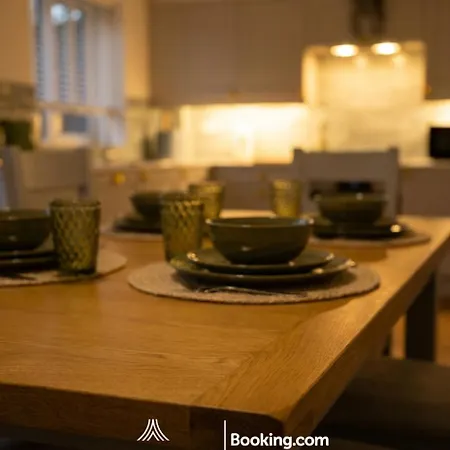 Altohaus Luxury 4br House By Altoluxo Short Lets & Serviced With Parking アパート *