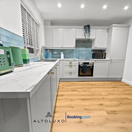 Altohaus Luxury 4br House By Altoluxo Short Lets & Serviced With Parking * ブリストル