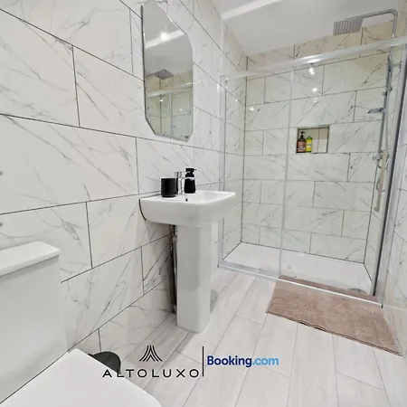 Altohaus Luxury 4br House By Altoluxo Short Lets & Serviced With Parking
