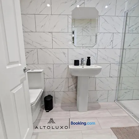 アパート Altohaus Luxury 4br House By Altoluxo Short Lets & Serviced With Parking