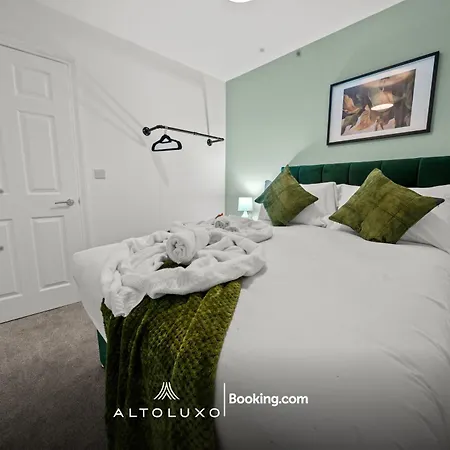 Altohaus Luxury 4br House By Altoluxo Short Lets & Serviced With Parking アパート *
