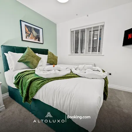 Altohaus Luxury 4br House By Altoluxo Short Lets & Serviced With Parking アパート *