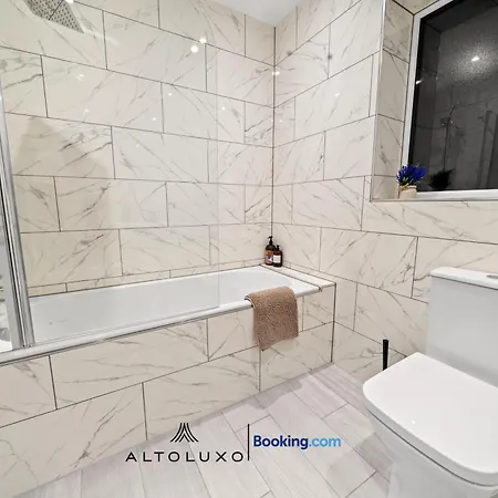 Altohaus Luxury 4br House By Altoluxo Short Lets & Serviced With Parking ブリストル