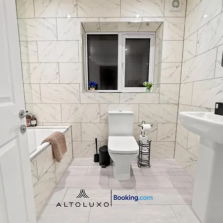 Altohaus Luxury 4br House By Altoluxo Short Lets & Serviced With Parking * ブリストル
