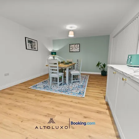 アパート Altohaus Luxury 4br House By Altoluxo Short Lets & Serviced With Parking *