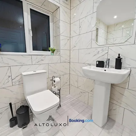 アパート Altohaus Luxury 4br House By Altoluxo Short Lets & Serviced With Parking *