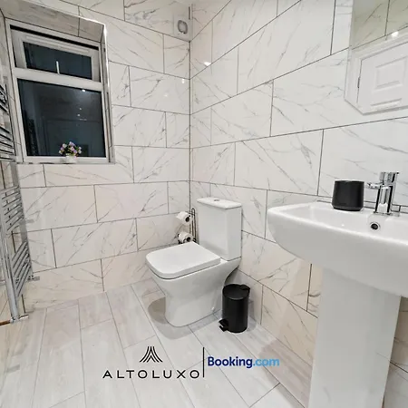 Altohaus Luxury 4br House By Altoluxo Short Lets & Serviced With Parking アパート ブリストル
