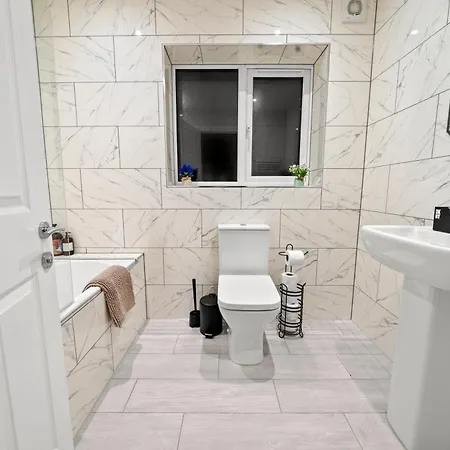 Altohaus Luxury 4br House By Altoluxo Short Lets & Serviced With Parking Apartmán *