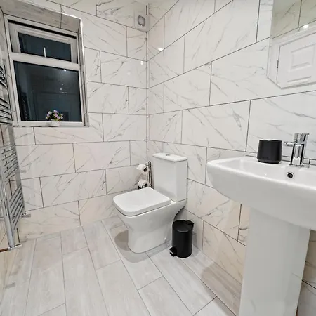 Altohaus Luxury 4br House By Altoluxo Short Lets & Serviced With Parking Apartmán *