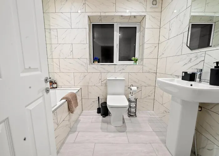 Altohaus Luxury 4br House By Altoluxo Short Lets & Serviced With Parking Apartmán *